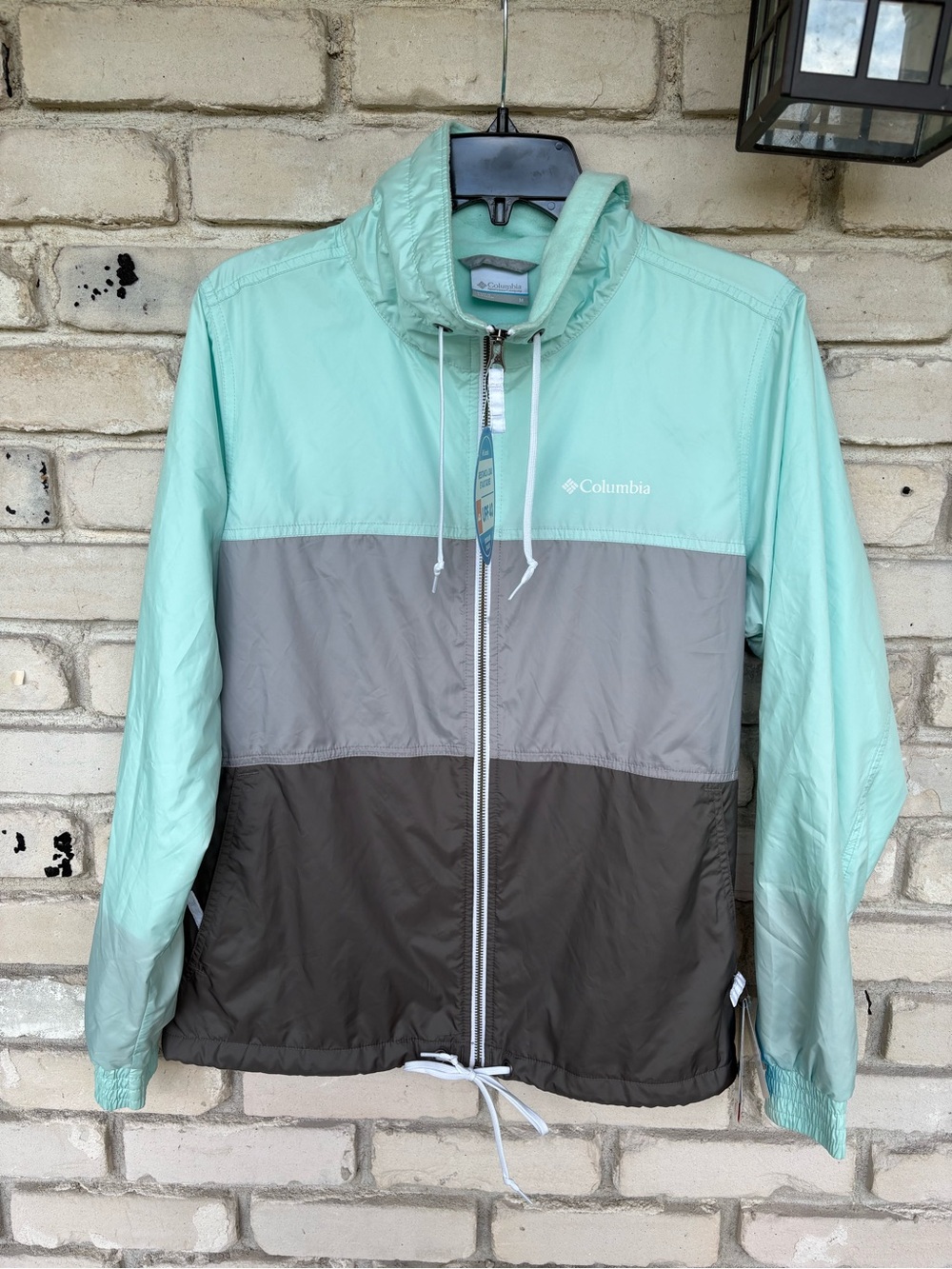 Columbia women Torrey’s peak lined windbreaker.  NWT